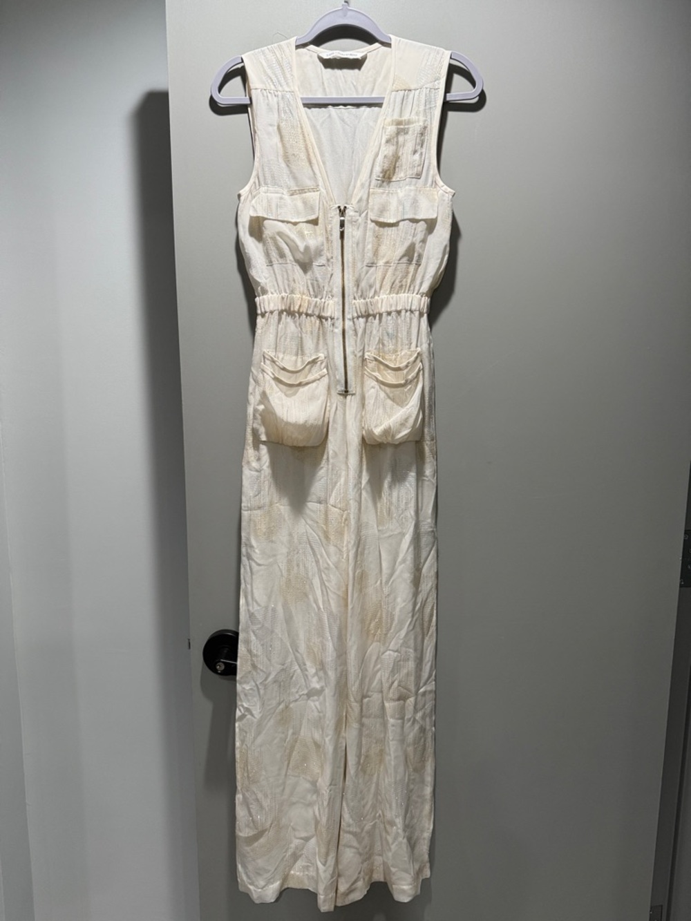 Diane Von Furstenberg Cream Sleeveless Zip-Front Jumpsuiti gold silver chiffon